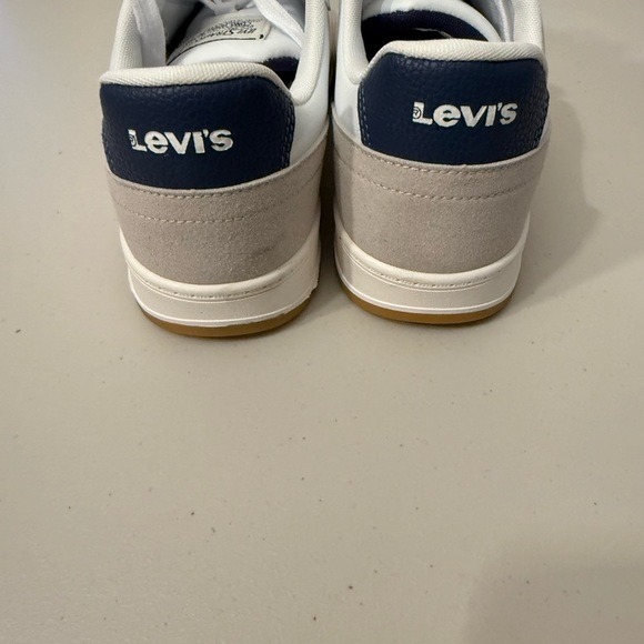 Levi's White and Gray Sneakers with Minimalist Design - Picture 3 of 5
